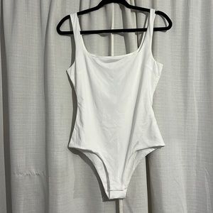 White square neck bodysuit L
